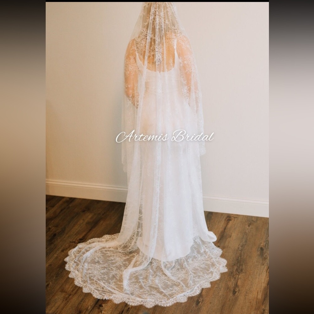 Elegant White Lace Wedding Dress